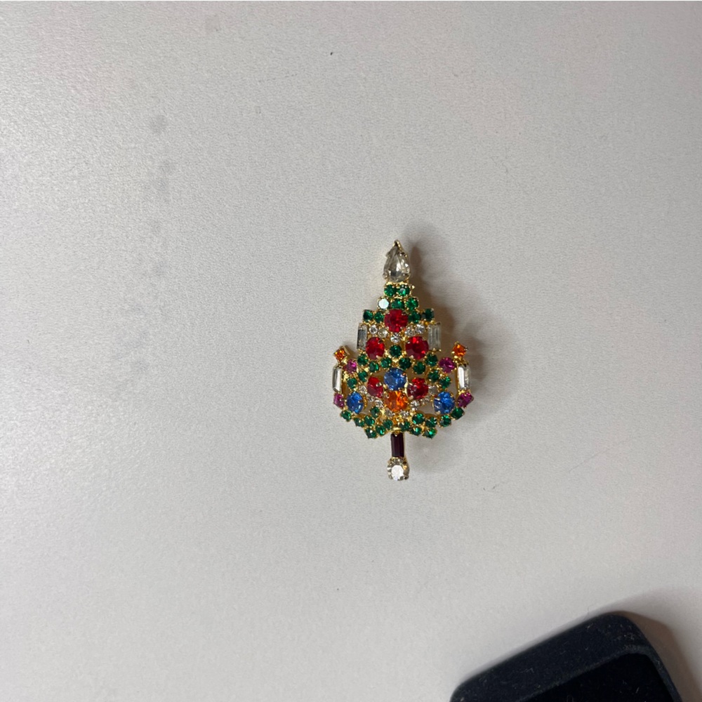 Warner Goldtone Multi Color Prong Set Rhinestone Christmas Tree Brooch Signed